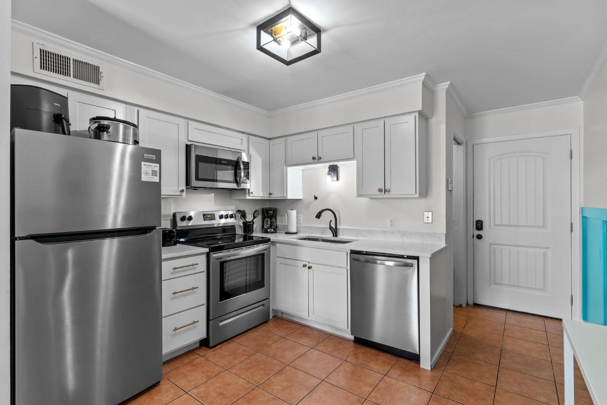 Hébergement de vacances Hang Hideaway, Pool, Condo, Parking - 6 Person Max Occupancy *