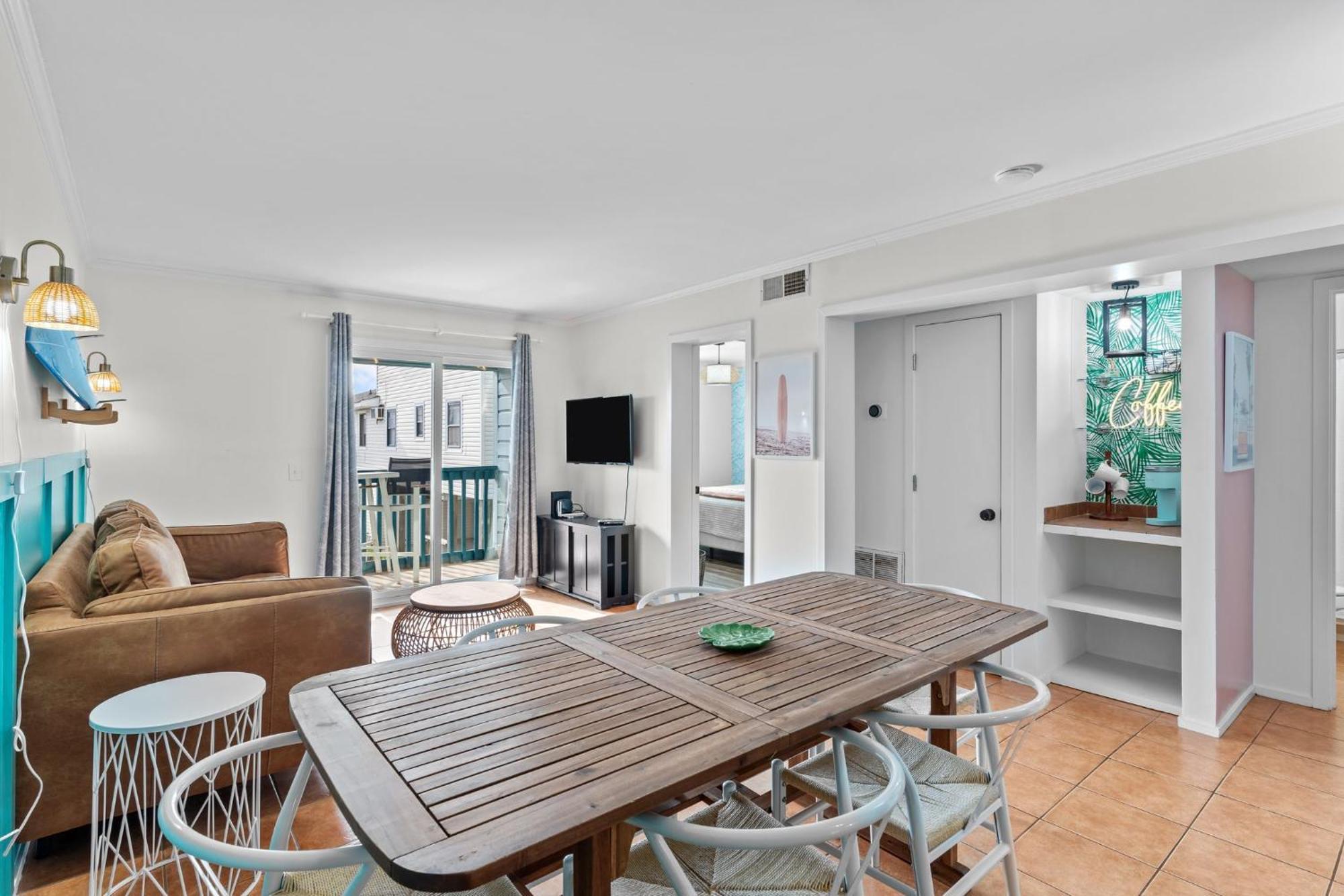 Hang Hideaway, Pool, Condo, Parking - 6 Person Max Occupancy