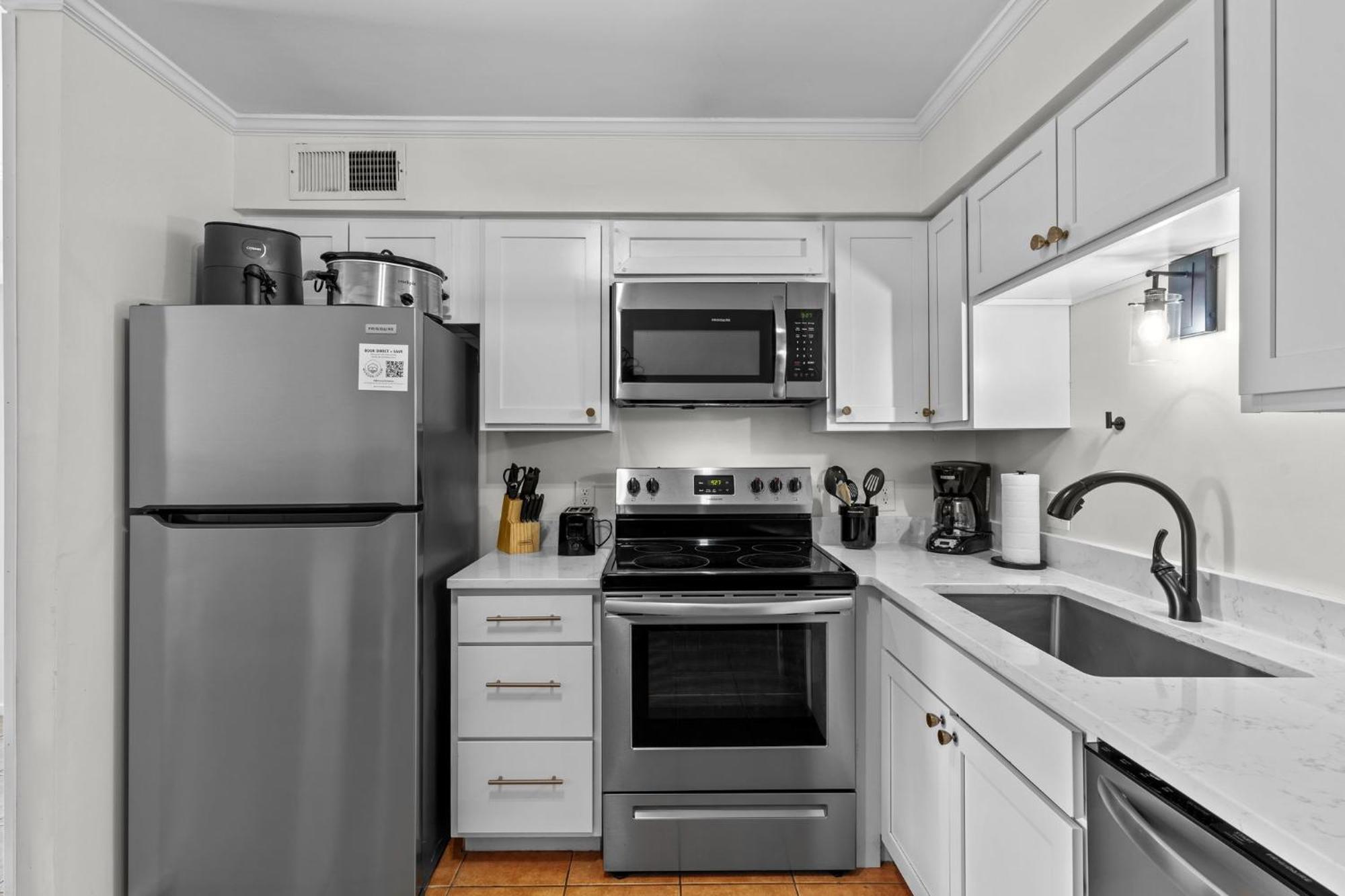 Hang Hideaway, Pool, Condo, Parking - 6 Person Max Occupancy Holiday home